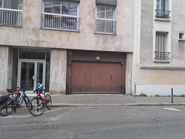 Parking / Box à vendre à Paris (75015)