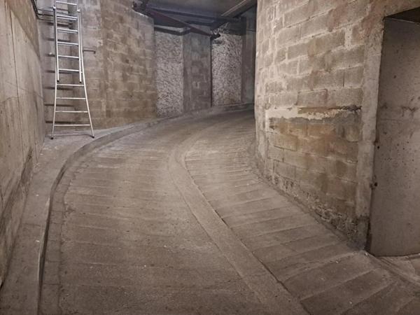 Parking / Box à vendre à Paris (75015)