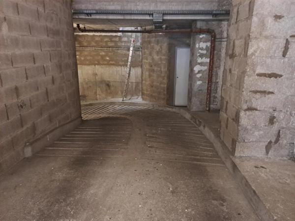 Parking / Box à vendre à Paris (75015)