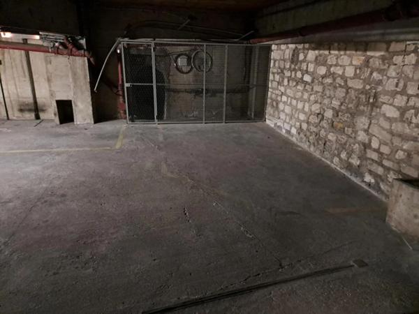 Parking / Box à vendre à Paris (75015)