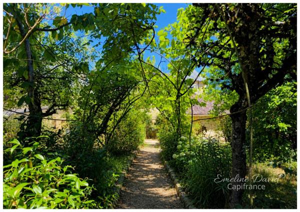 Domaine de caractère à Salignac-Eyvigues – Grands volumes, charme et potentiel touristique