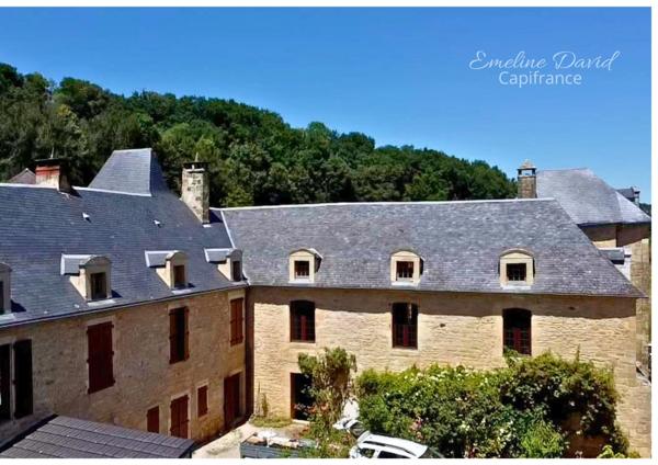 Domaine de caractère à Salignac-Eyvigues – Grands volumes, charme et potentiel touristique