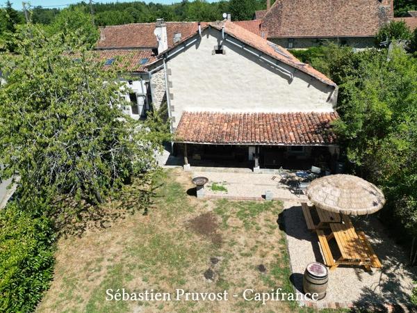 Dordogne (24) Maison en pierre rénovée à vendre 7 pièces SAINT ESTEPHE (24), gîte, garage, proximité du grand lac.