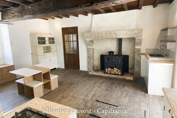Dordogne (24) Maison en pierre rénovée à vendre 7 pièces SAINT ESTEPHE (24), gîte, garage, proximité du grand lac.