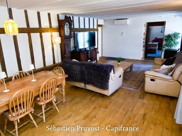 Dordogne (24) Maison en pierre rénovée à vendre 7 pièces SAINT ESTEPHE (24), gîte, garage, proximité du grand lac.