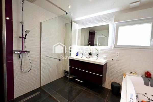 Maison grand standing. Plage 5 à pied. 3 ch, 2 garages