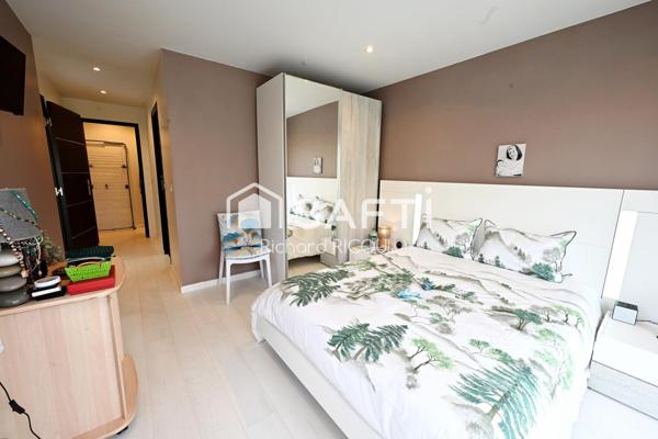 Maison grand standing. Plage 5 à pied. 3 ch, 2 garages