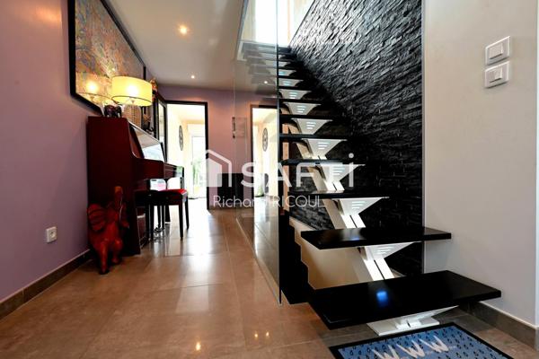 Maison grand standing. Plage 5 à pied. 3 ch, 2 garages