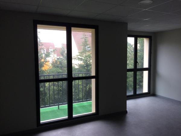 LA CHAPELLE EN SERVAL - Bureaux  40 m², EXCLUSIVITE