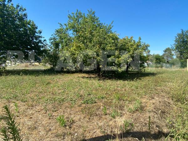 Terrain constructible de 756 m2 à Mansigné