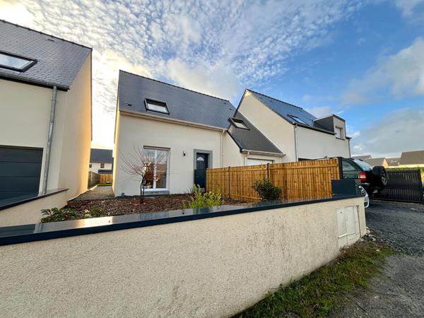 A vendre maison moderne et connectée Combourg idéalement située proche gare et centre d'environs 104m2 , 4 chambres