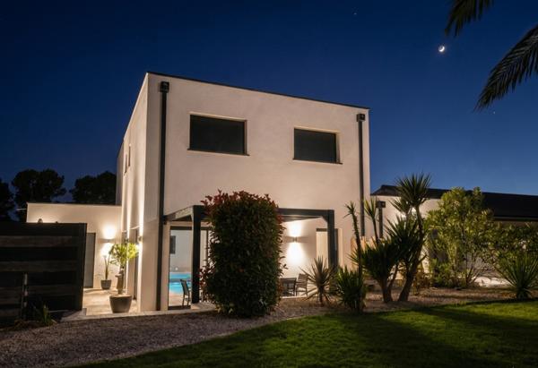 Saint-Geours-de-Maremne Villa contemporaine de 2022 (160 m²) avec piscine chauffée et dépendance modulable Saint geours de maremne