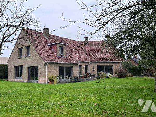 HAZEBROUCK : Coup de coeur pour cette superbe propriété à l'abri des regards !!! Bel environnem...