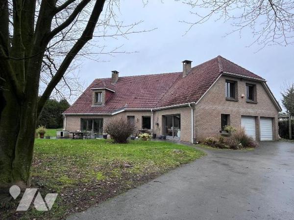 HAZEBROUCK : Coup de coeur pour cette superbe propriété à l'abri des regards !!! Bel environnem...