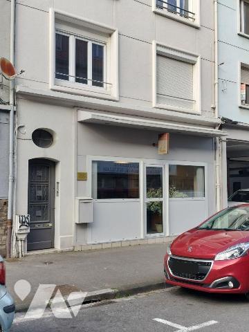 Local commercial loué depuis le 1er janvier 2009- idéal pour un investisseur. 
Deux lots de co...