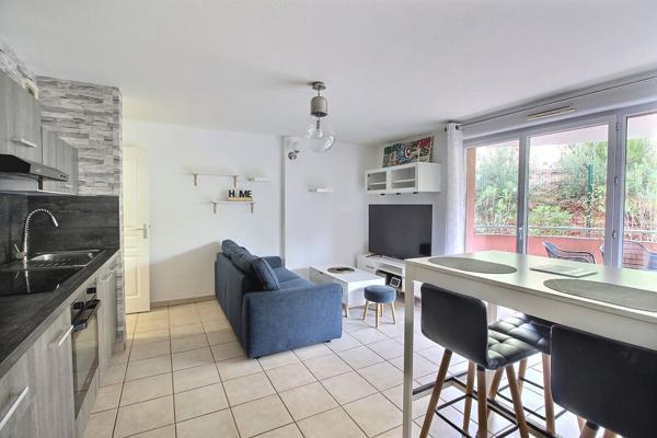 Appartement 2 pièces 41 m2 dans résidence récente, sécurisée, avec piscine