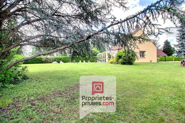 1h30 de PARIS - A VENDRE SPACIEUSE MAISON de 180 m2 environ, PISCINE, beau terrain de 2700  m2 environ