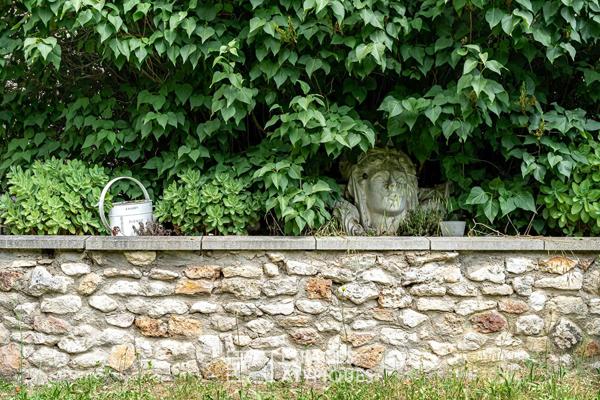 Maison de ville atypique avec jardin clos en pierre