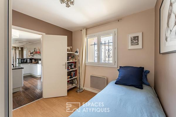 Maison de ville atypique avec jardin clos en pierre