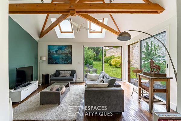 Maison de ville atypique avec jardin clos en pierre