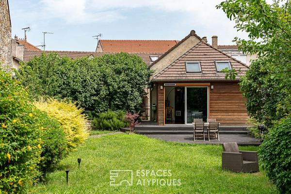 Maison de ville atypique avec jardin clos en pierre