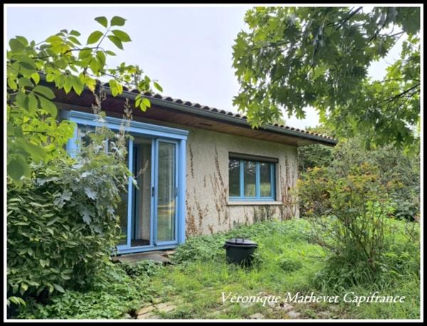 MAISON FAMILIALE DE PLAIN-PIED AVEC GRAND TERRAIN