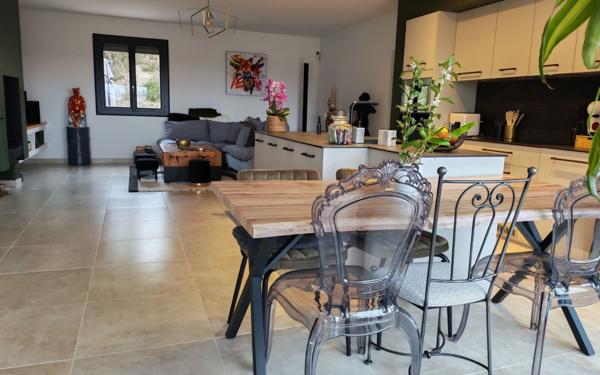 Maison à vendre    6 pièces •  Les Angles