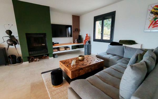 Maison à vendre    6 pièces •  Les Angles