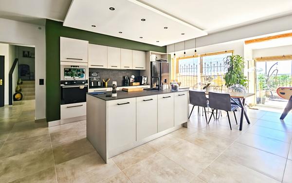 Maison à vendre    6 pièces •  Les Angles