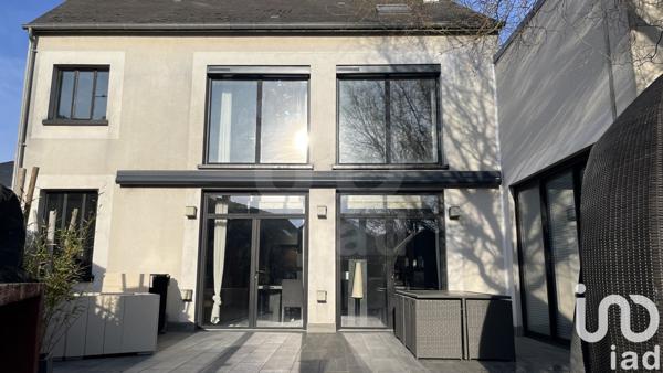 Maison d’architecte 8 pièces de 249 m² à Saint-Jean-de-la-Ruelle (45140)