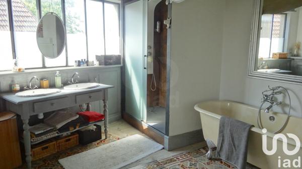 Maison d’architecte 8 pièces de 249 m² à Saint-Jean-de-la-Ruelle (45140)