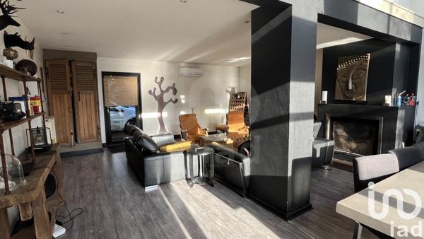 Maison d’architecte 8 pièces de 249 m² à Saint-Jean-de-la-Ruelle (45140)