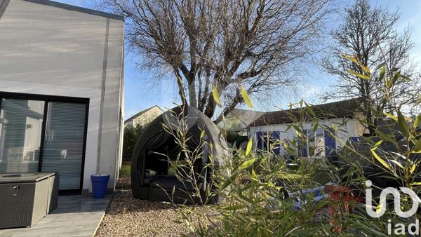 Maison d’architecte 8 pièces de 249 m² à Saint-Jean-de-la-Ruelle (45140)