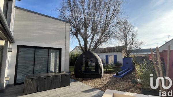 Maison d’architecte 8 pièces de 249 m² à Saint-Jean-de-la-Ruelle (45140)