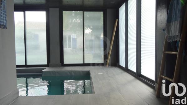 Maison d’architecte 8 pièces de 249 m² à Saint-Jean-de-la-Ruelle (45140)