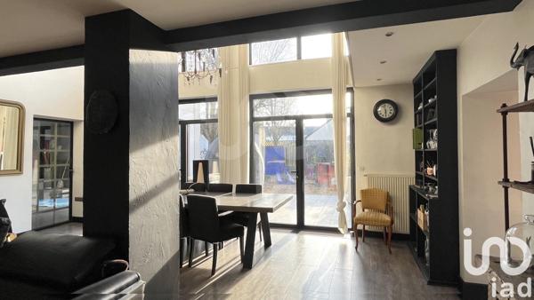 Maison d’architecte 8 pièces de 249 m² à Saint-Jean-de-la-Ruelle (45140)