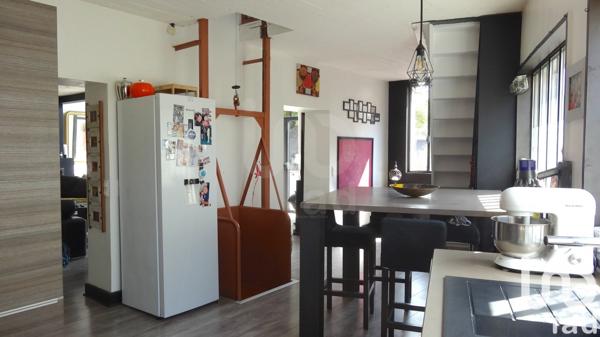 Maison d’architecte 8 pièces de 249 m² à Saint-Jean-de-la-Ruelle (45140)