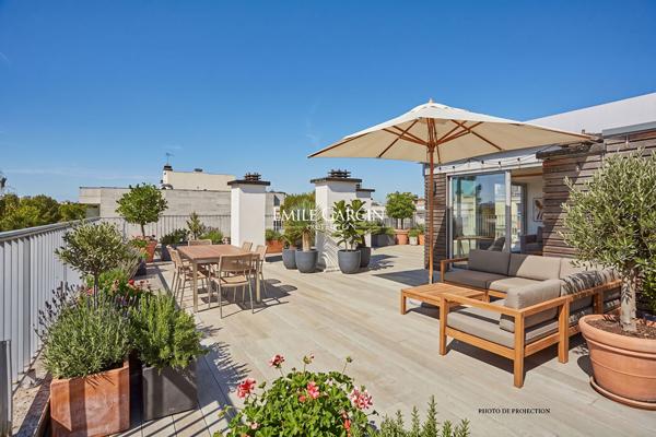A vendre -  Appartement dernier étage de 137,5 m² avec terrasse de 186 m² - Neuilly-sur-Seine / Chézy