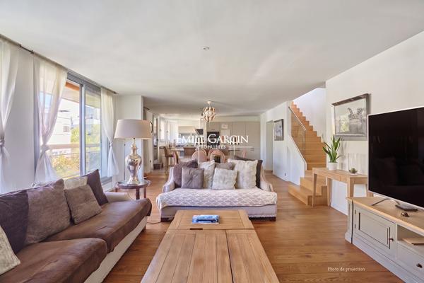 A vendre -  Appartement dernier étage de 137,5 m² avec terrasse de 186 m² - Neuilly-sur-Seine / Chézy