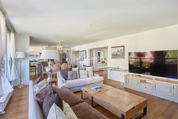 A vendre -  Appartement dernier étage de 137,5 m² avec terrasse de 186 m² - Neuilly-sur-Seine / Chézy