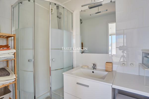 A vendre -  Appartement dernier étage de 137,5 m² avec terrasse de 186 m² - Neuilly-sur-Seine / Chézy