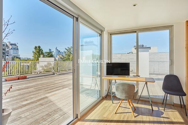 A vendre -  Appartement dernier étage de 137,5 m² avec terrasse de 186 m² - Neuilly-sur-Seine / Chézy