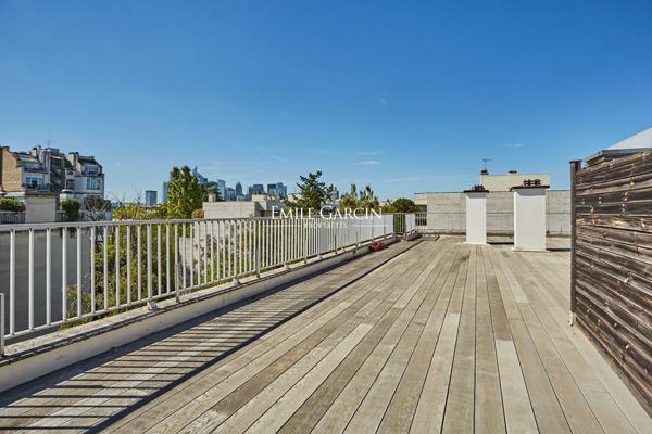 A vendre -  Appartement dernier étage de 137,5 m² avec terrasse de 186 m² - Neuilly-sur-Seine / Chézy