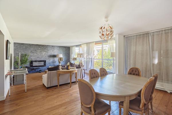A vendre -  Appartement dernier étage de 137,5 m² avec terrasse de 186 m² - Neuilly-sur-Seine / Chézy