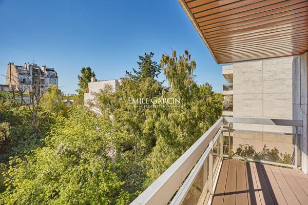 A vendre -  Appartement dernier étage de 137,5 m² avec terrasse de 186 m² - Neuilly-sur-Seine / Chézy