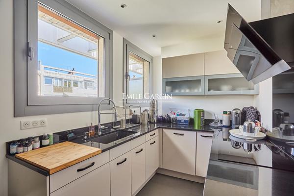 A vendre -  Appartement dernier étage de 137,5 m² avec terrasse de 186 m² - Neuilly-sur-Seine / Chézy