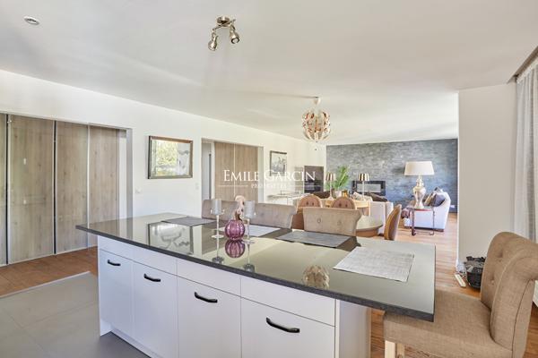 A vendre -  Appartement dernier étage de 137,5 m² avec terrasse de 186 m² - Neuilly-sur-Seine / Chézy
