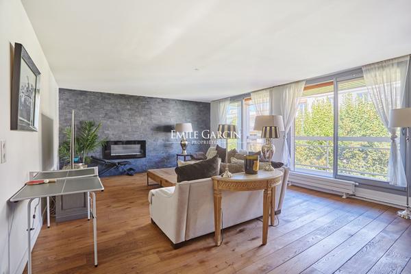 A vendre -  Appartement dernier étage de 137,5 m² avec terrasse de 186 m² - Neuilly-sur-Seine / Chézy