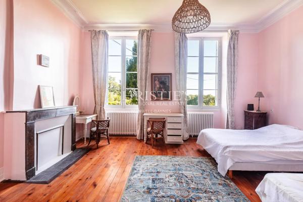 Magnifique Girondine du XVIIIe siècle, 5 hectares de terrain et piscine