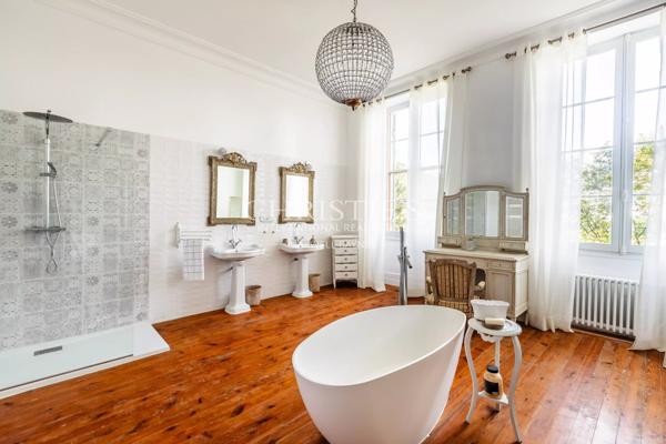 Magnifique Girondine du XVIIIe siècle, 5 hectares de terrain et piscine